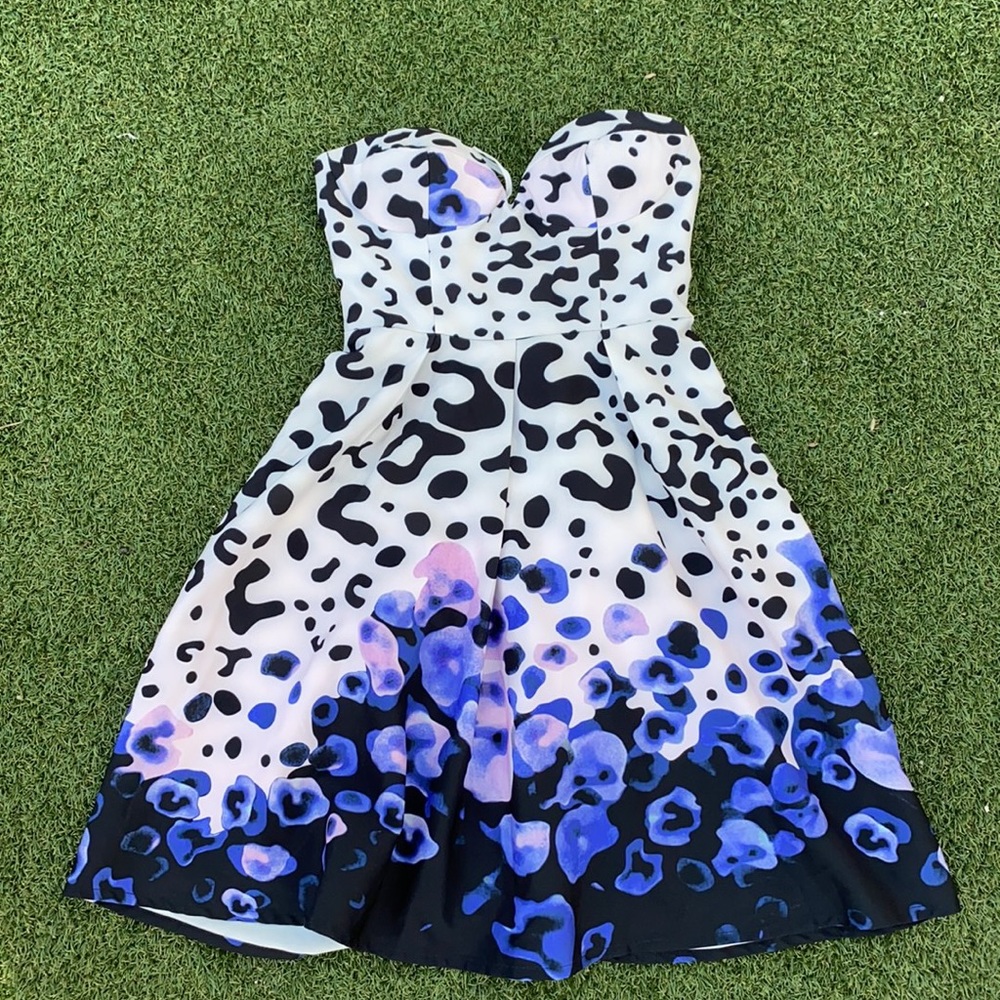 Sweetheart strapless dress with funky pattern